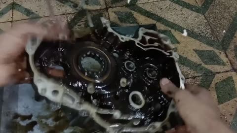 The finest method for cleaning an old engine on any motorcycle or scooter