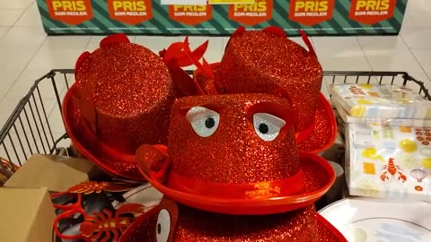 Micke Magmys köper ny hatt