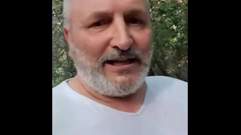 arricchiscono i loro amici e si garantiscono i posti al governo.