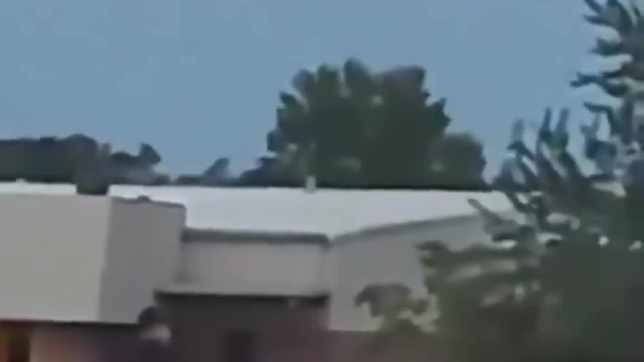 🛸 UFO Flying Saucer Stops Traffic in New Jersey – Was It Really Just a Blimp? 👀🚗
