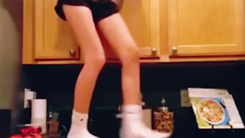 😂💃 Wait For The Ending... Sweet Dance Moves Showoff! | FunFM
