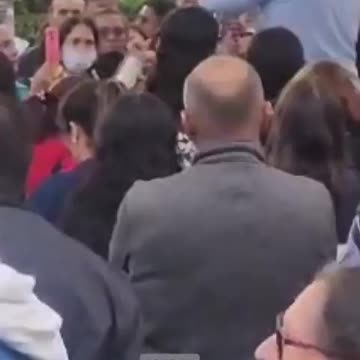 Columbian Presidential candidate, Miguel Uribe Turbay, shot in head *graphic*