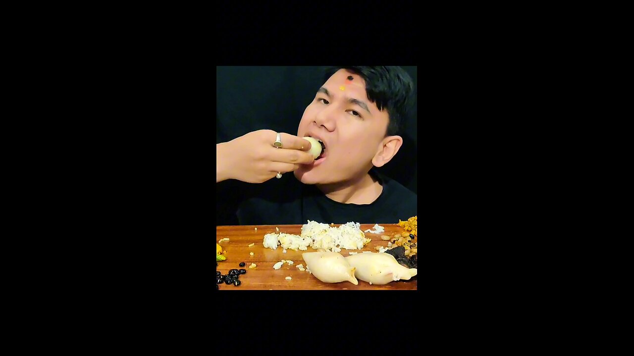 Eating Yomari Mukbang