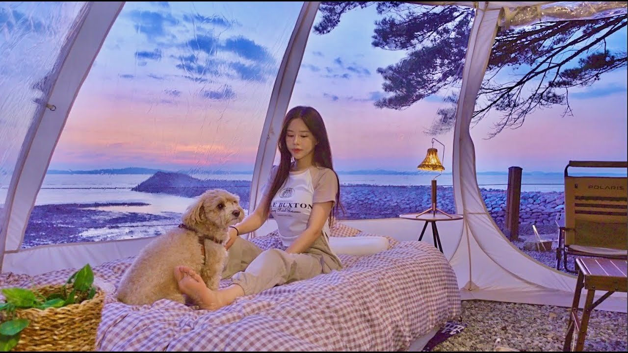 Pitch a transparent tent in front of the blue sea and enjoy grilled seafood