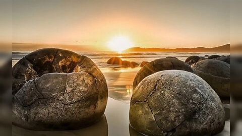 Thousands of stone spheres! Who scattered 16-ton granite "balls"