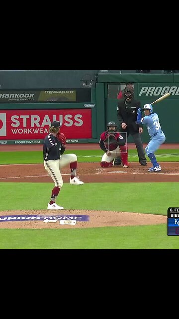 MLB - Austin Hedges unleashes the cannon 💥