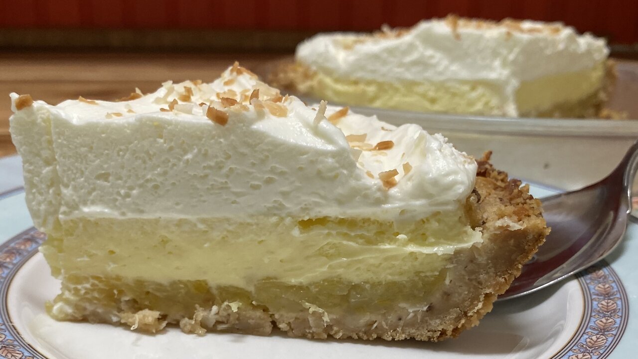 Southern Living's Piña Colada Icebox Pie | A delicious Pineapple & Coconut Pie! | #piñacolada