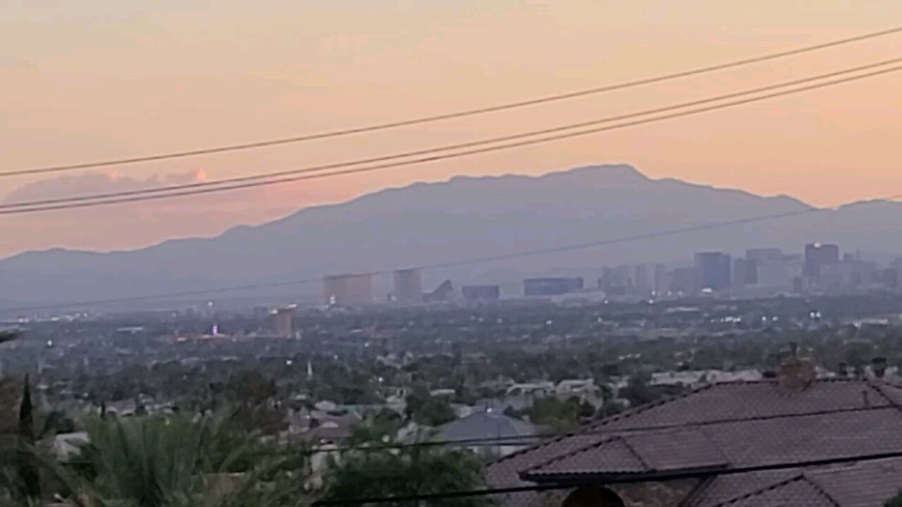 Did you SEE tonight's HAZY Las Vegas sunset? Check THIS out! 08.15.2025 #follow #lasvegas #gaming