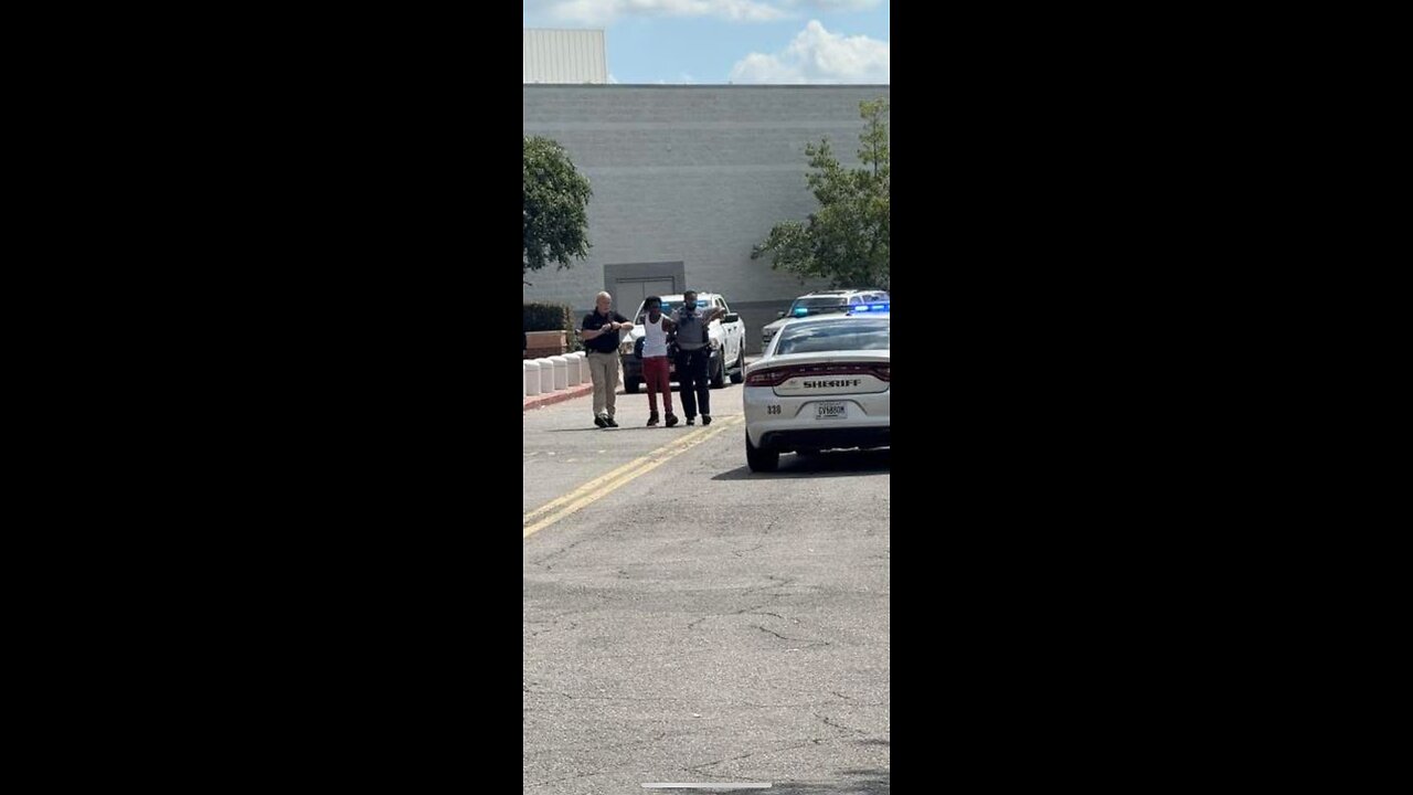 #BREAKING Shooting at Augusta Mall in Augusta, Georgia 3 people shot- 1 unconscious.