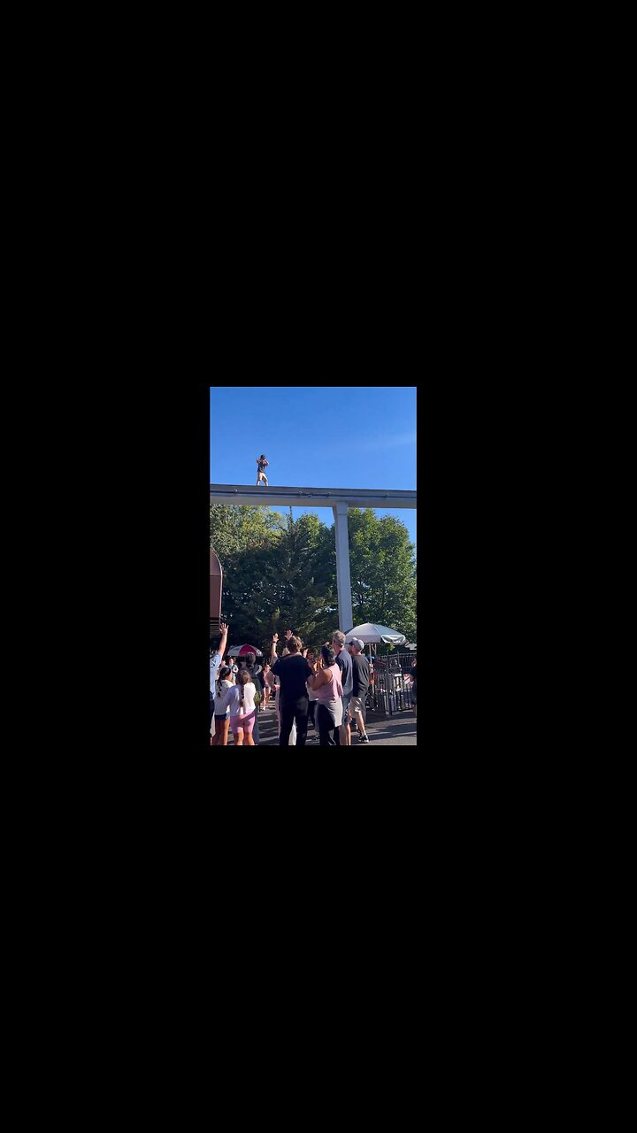 HERO! Man in PA climbed up to monorail tracks to save a lost child at Hershey Park