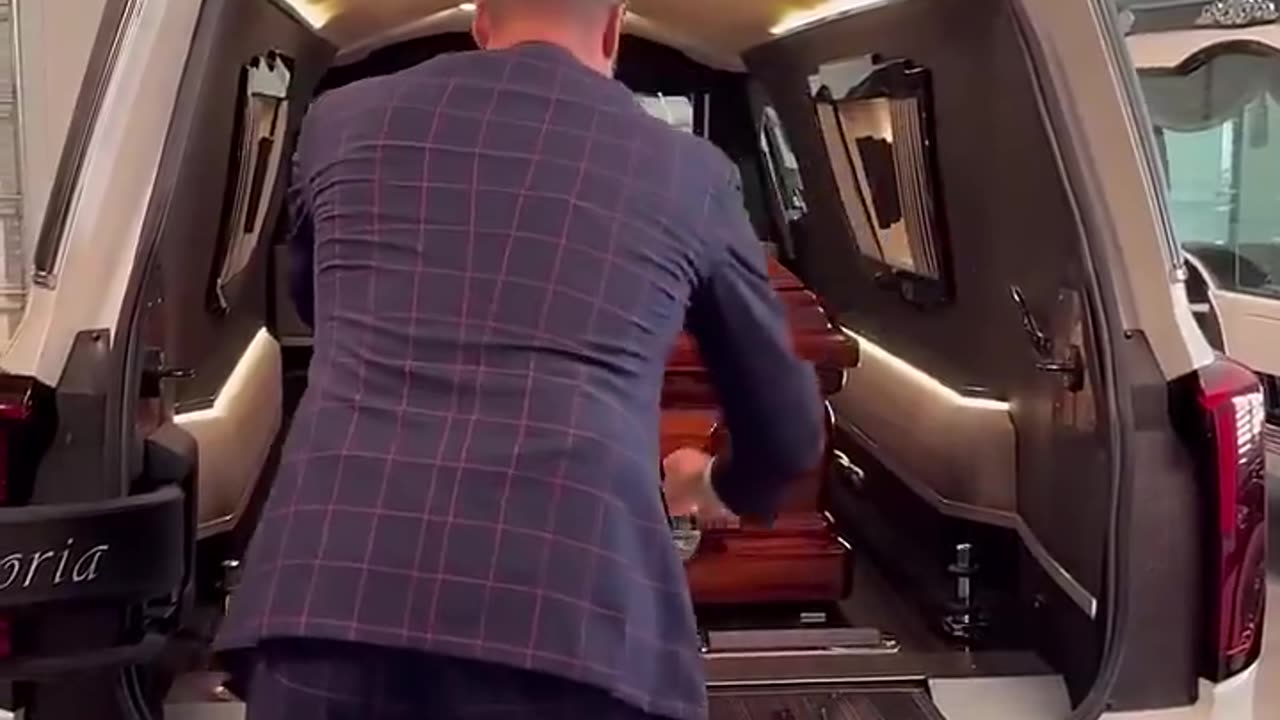 WATCH CLOSELY as Charlie Kirk’s coffin is loaded into the hearse. What do you notice?