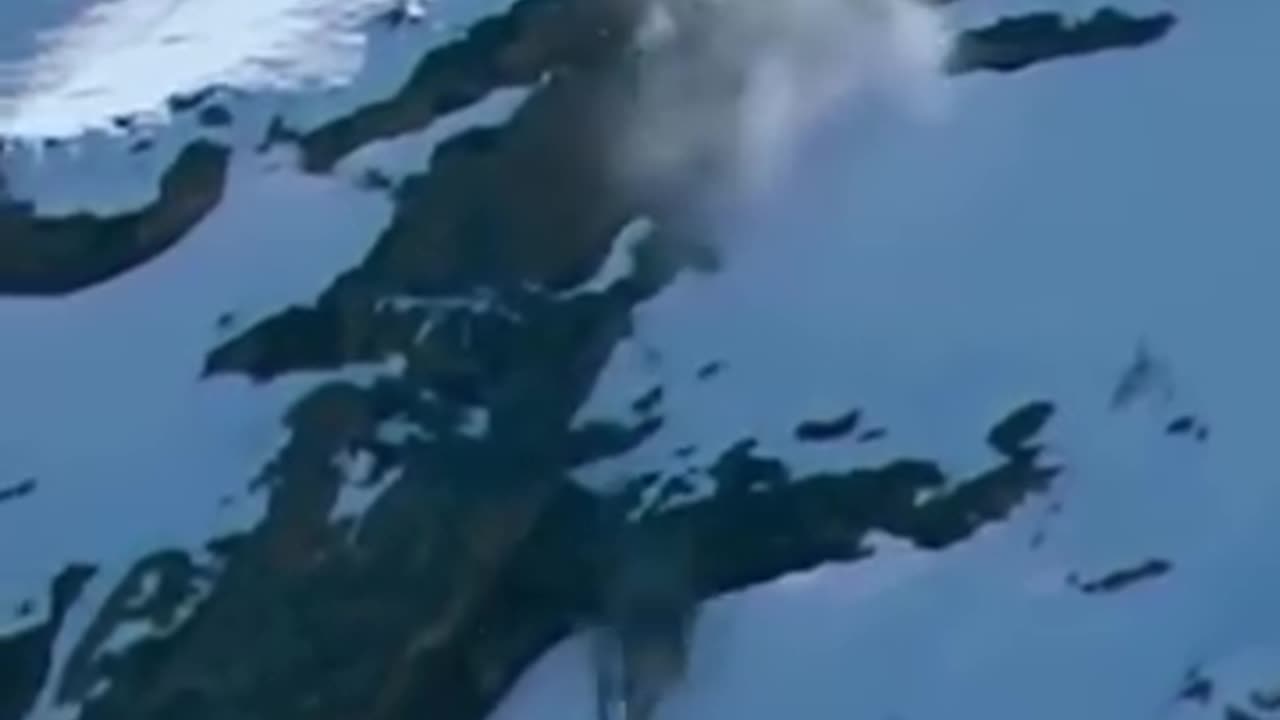 "The Phantom Hunter of the Mountains Strikes! 🐆❄️"