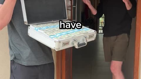 Answer The Door win 10,000$