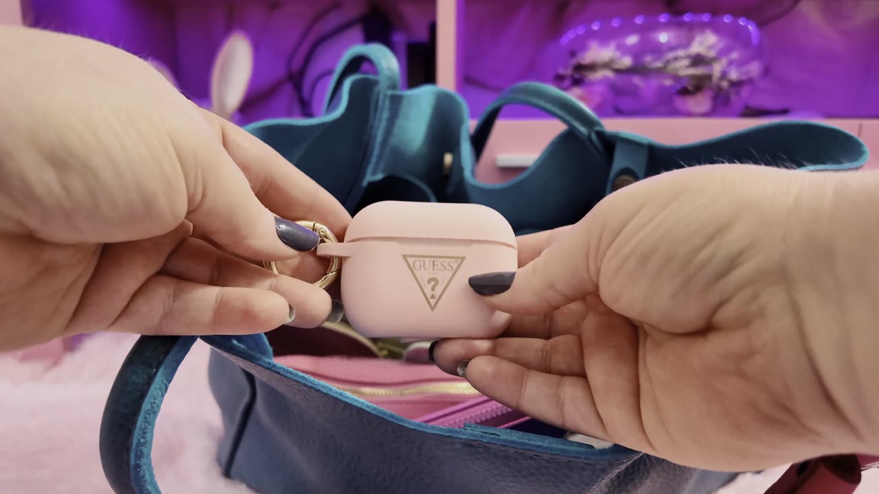 What’s in my Portland Leather Lg Verona Bag in Aquarius.