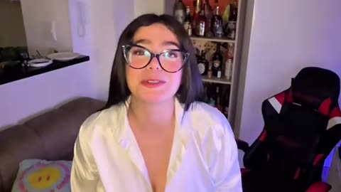 JAJAAJJAJAJA no falta esa “compañera” cierto?🥲