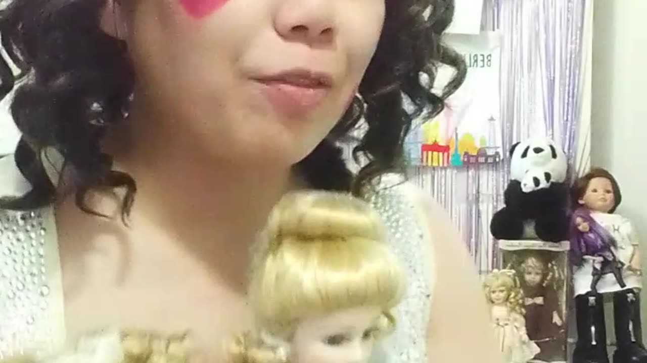 KITTY 😸🐈 "I am so full of energy!"