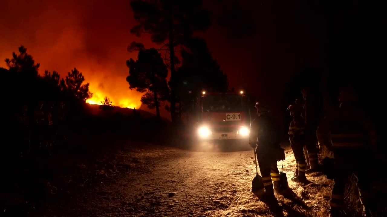 Firefighters battle raging wildfires in Spain