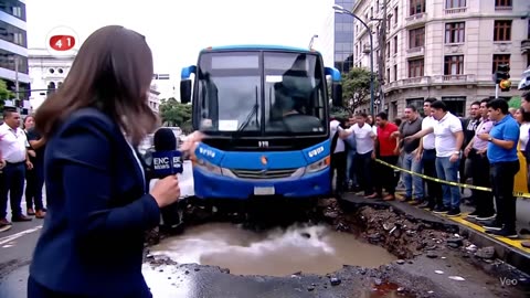 la periodista quería saber la noticia más a fondo