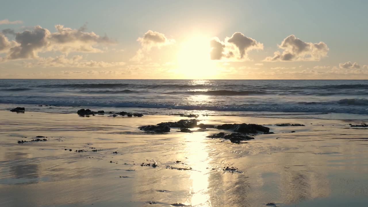 Relaxing ocean