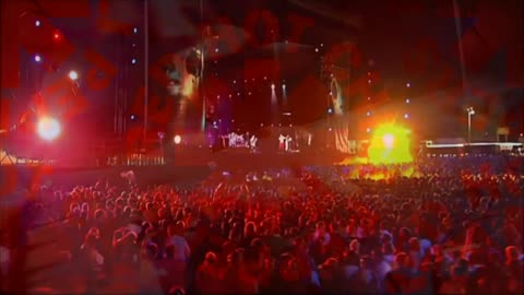 Red Hot Chili Peppers - Live Bassalong at Slane Castle(720p)