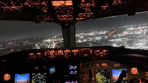 Video of Boeing 767-300F approaching and landing at JFK Airport