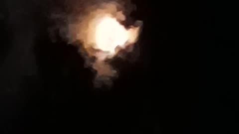 a moon bringing love according to astrologers