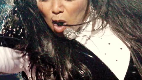 Jennifer Lopez Hosts 2025 AMAs as Janet Jackson Honored with Icon Award - WorldEye