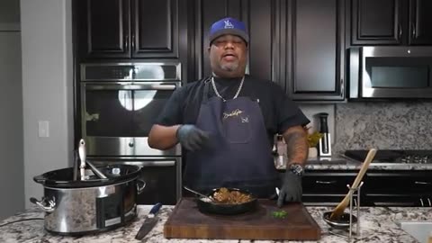 Melt-In-Your-Mouth Smothered Oxtails!