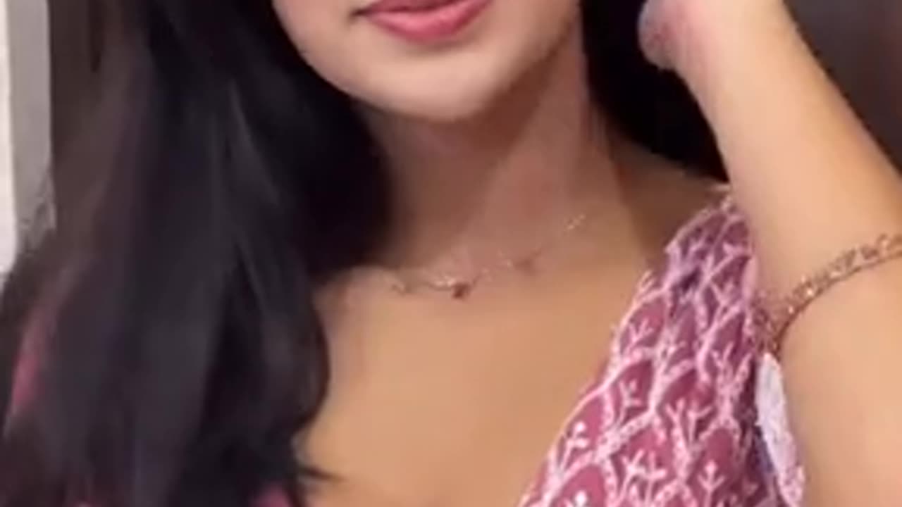 Gulabi sari lal lal ssss