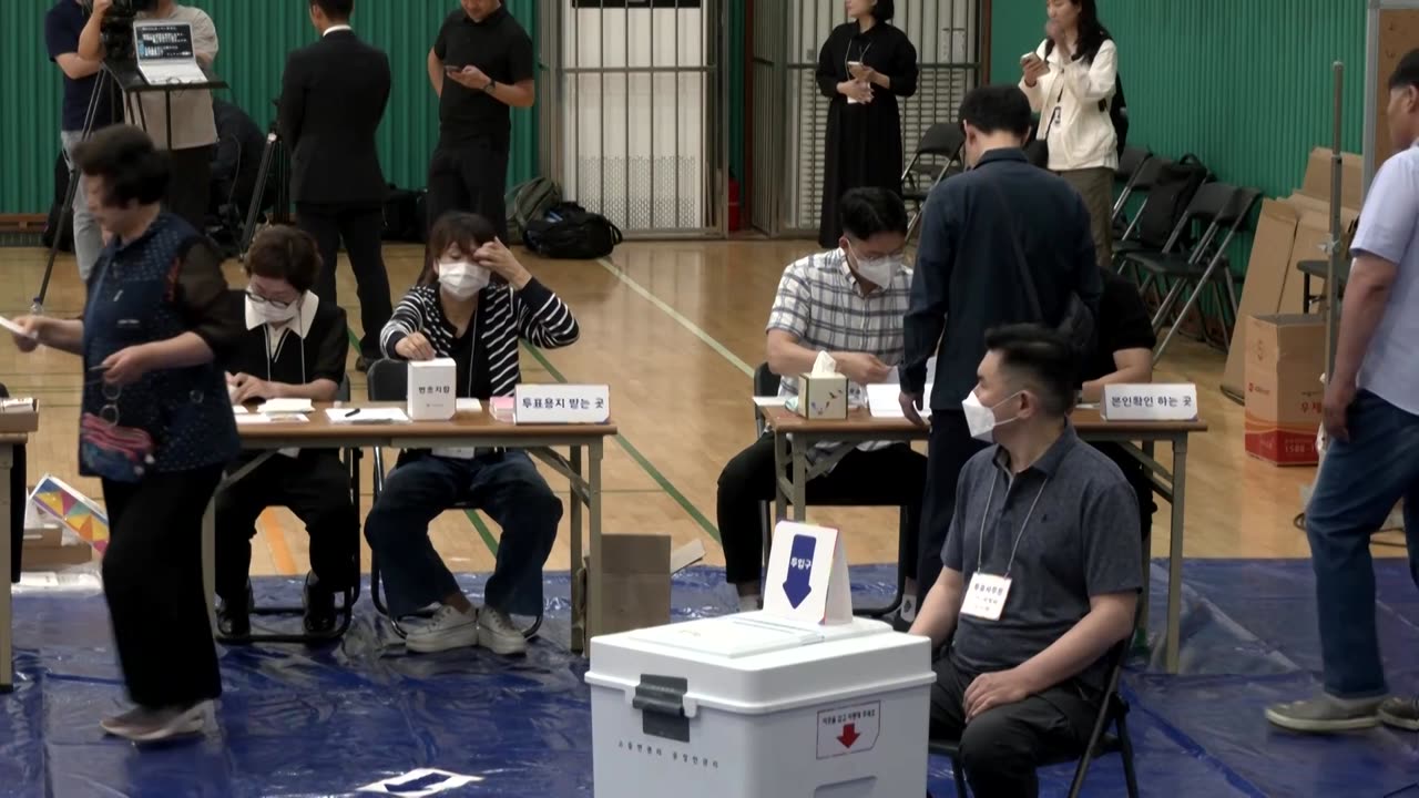 South Koreans vote for president after months of turmoil