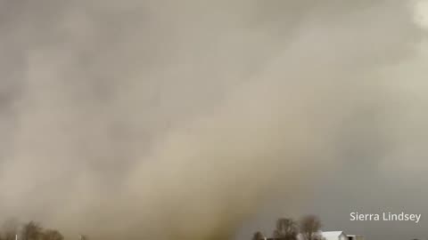 Huge gustnado intercept in Minier, IL