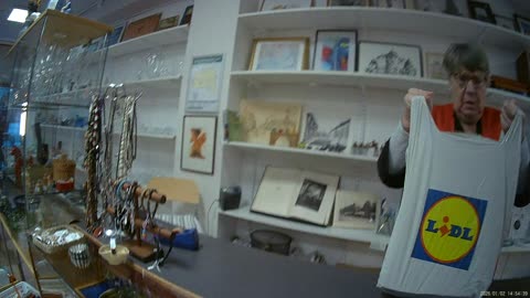 Köpte en stor gammal Bibel från 1944 på Röda korset. Örebro 2 Jan. 2026