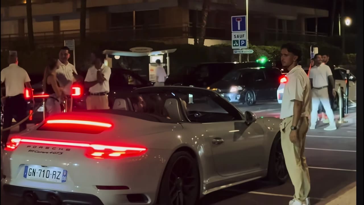 Golden Echo – timeless waves of calm.