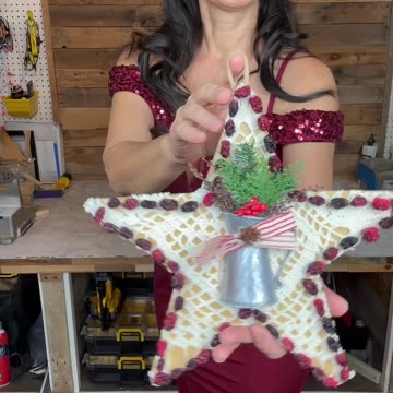 Making a Cranberry Wall Hanging Christmas Countdown of Crafts Day 20