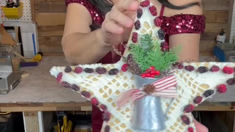 Making a Cranberry Wall Hanging Christmas Countdown of Crafts Day 20