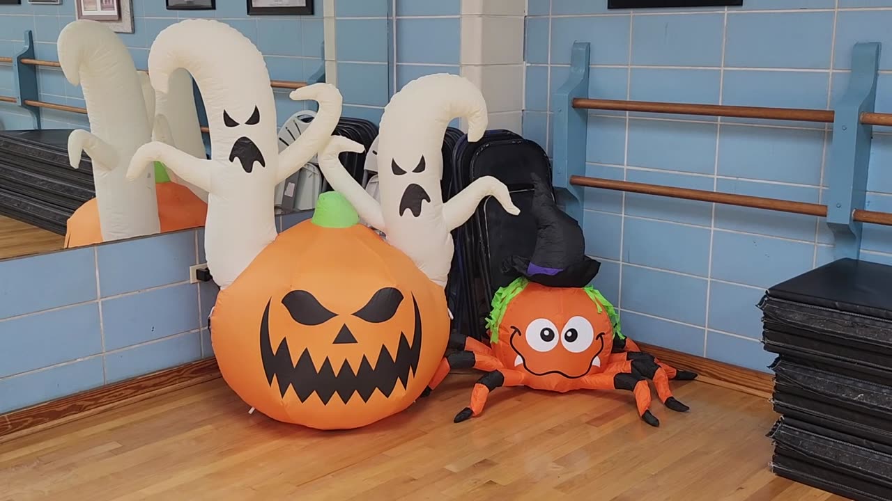 Ep. 397 - A Road Game, Outdoor Halloween Décor, & Other Shenanigans!🎃