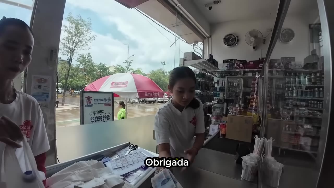 ASSIM TE OLHAM AQUI NESSE PAÍS 🇰🇭