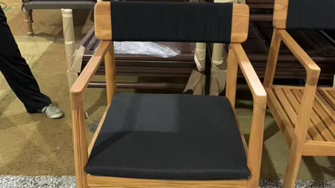 🌳Afternoon naps just got a tropical upgrade. 🥂