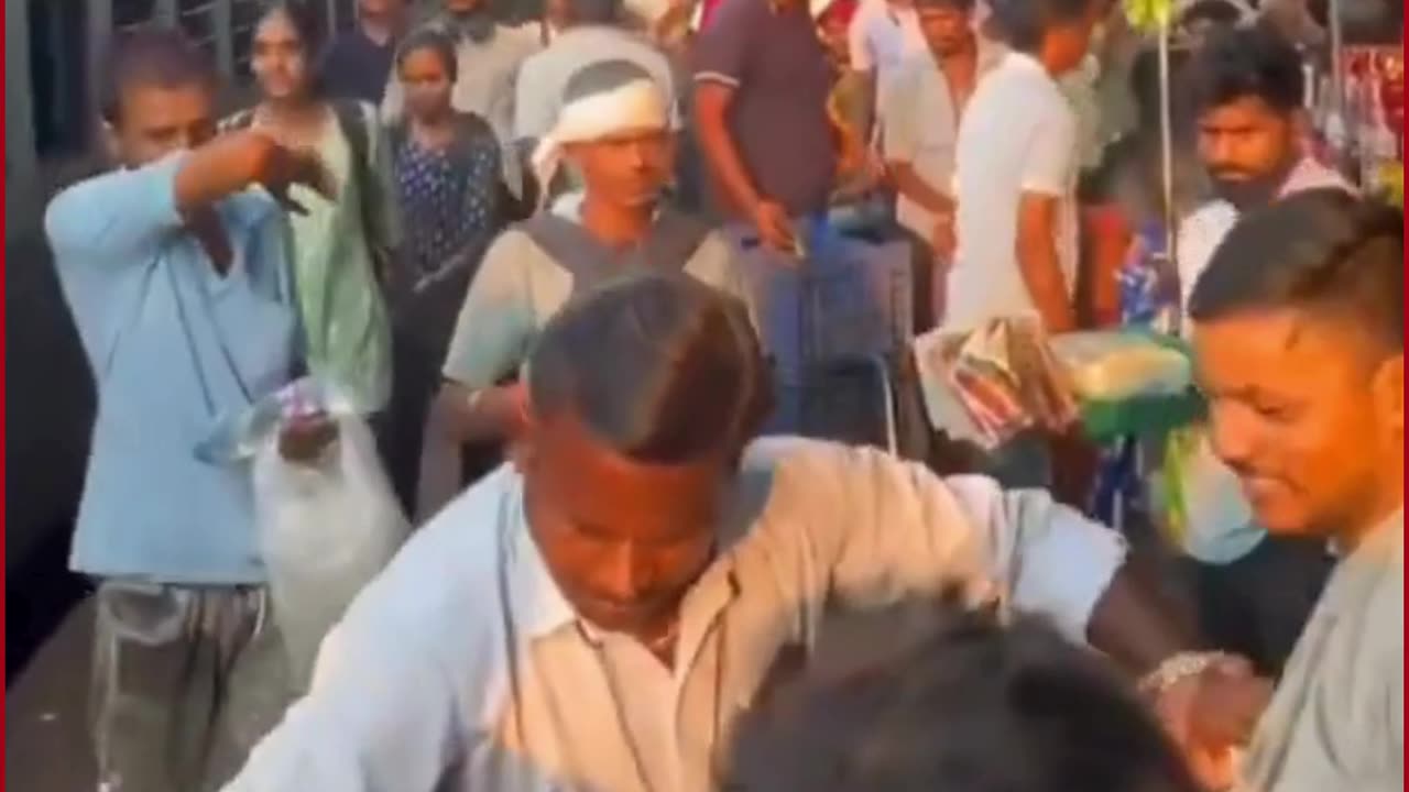 UPI Failed, Samosa Seller Slapped! | Shocking Jabalpur Railway Station Incident