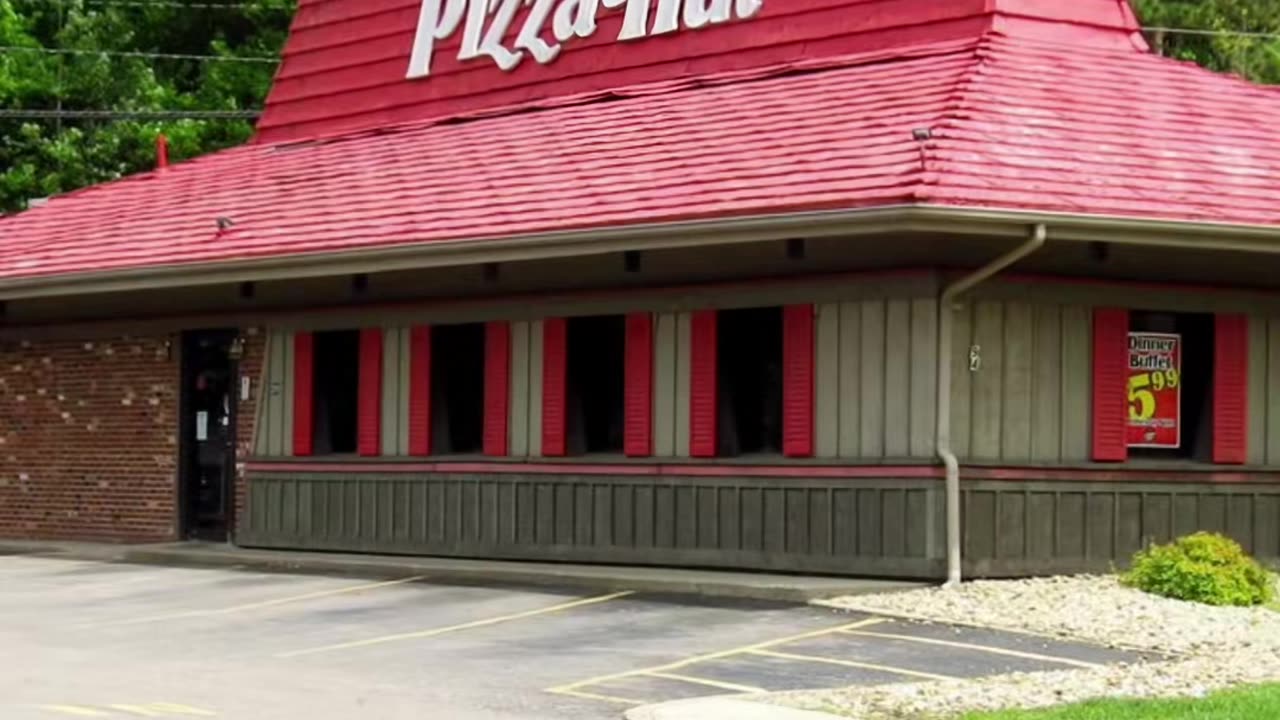 When Pizza Hut was a real sit-down restaurant#nostalgia #childhoodmemories