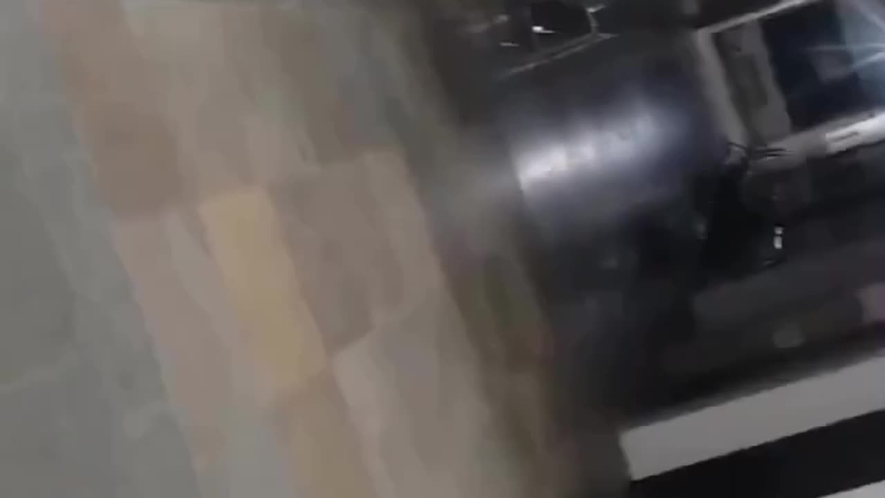 परिजन डिलीवरी के लिए लेकर गए, लेकिन वहाँ न बेड मिला और न ही कोई डाक्टर।