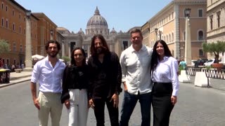 Actor who plays Jesus on TV's 'The Chosen' visits the Vatican
