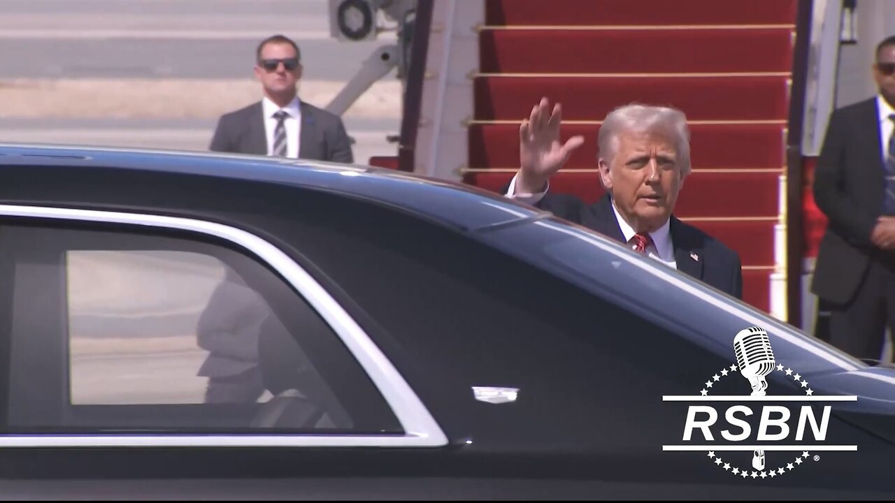 TRUMP❤️🇺🇸🥇🪽🕺AIR FORCE ONE🤍🇺🇸🏅🪽🛬ARRIVES IN QATAR💙🇺🇸🏅🪽🇶🇦🏤⭐️