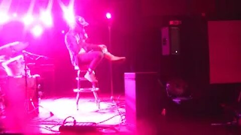 it's so weird when women like me *ag bombs @ the east room (again)