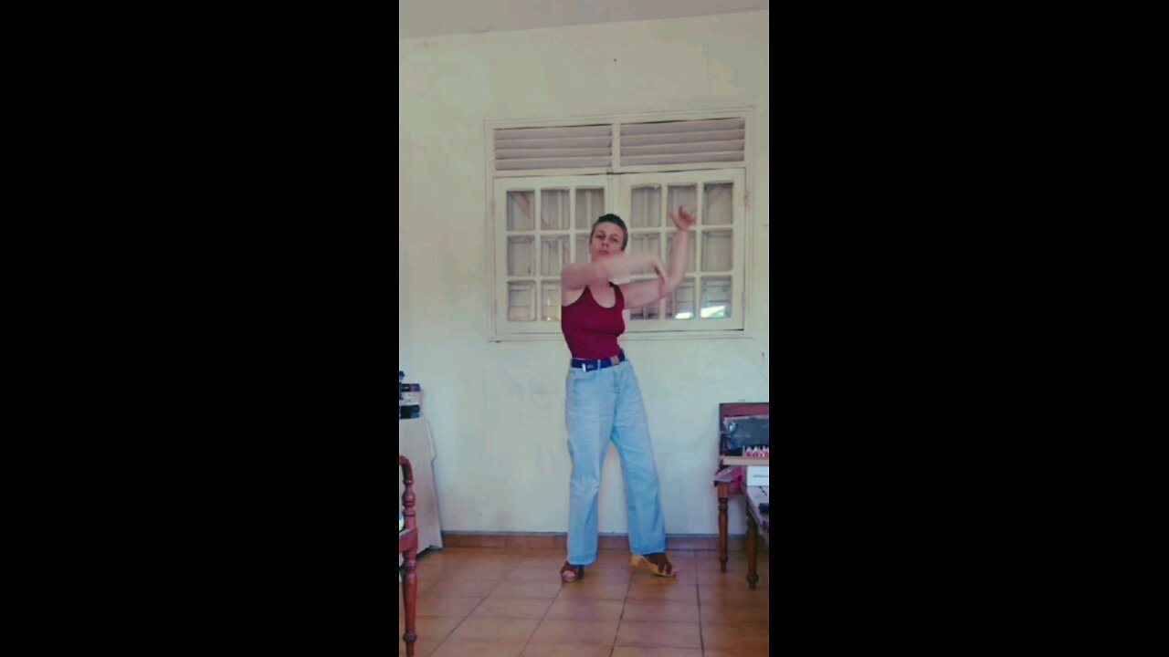 Dance improvisation by Diane Valanga