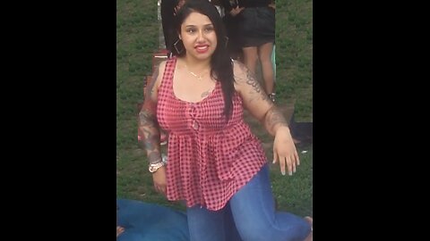 Luodong Massages Voluptous Tattooed Mexican Woman At The Park