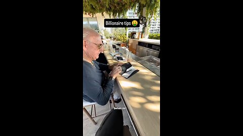 "A billionaire left a $1000 tip at a pool bar… 💸 but it’s what he did next that no one expected."