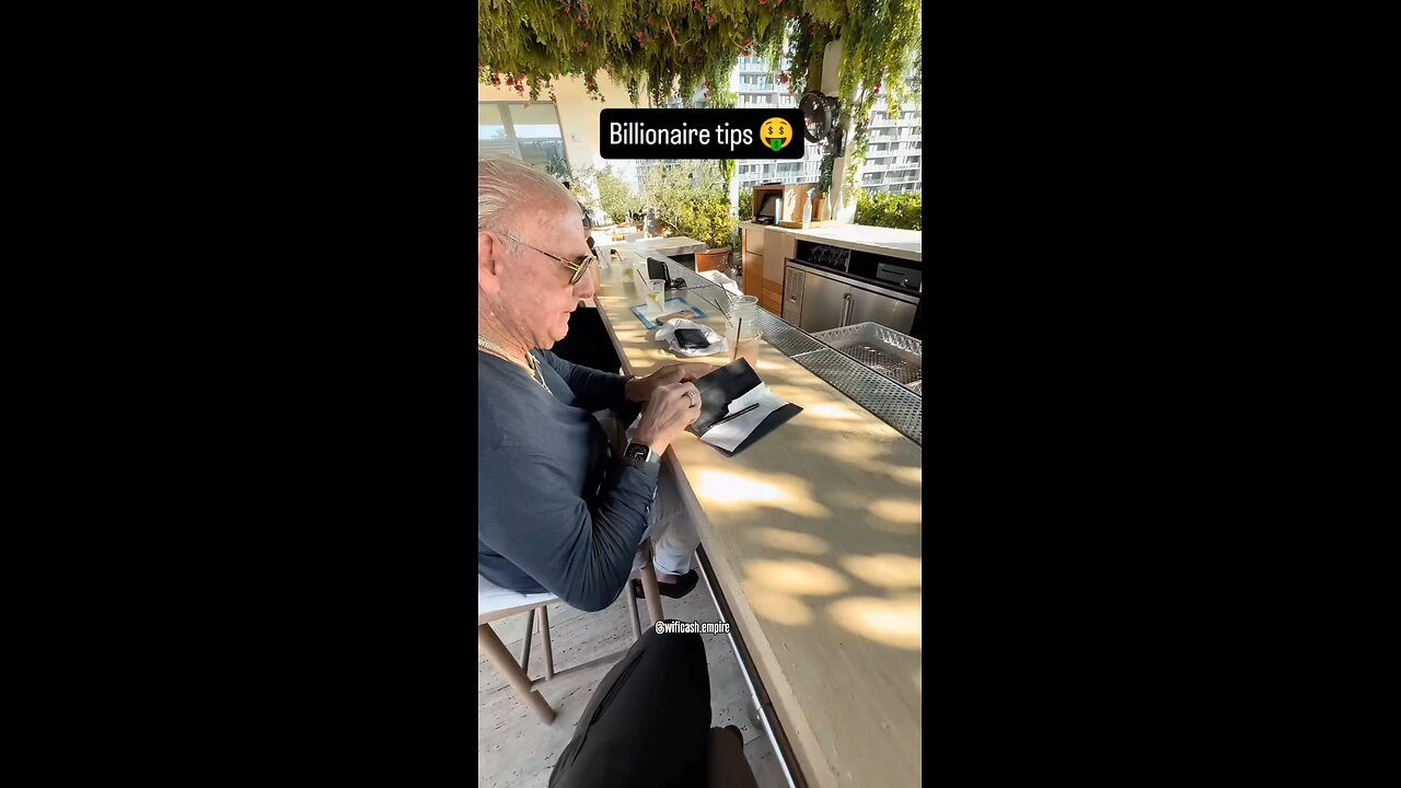 "A billionaire left a $1000 tip at a pool bar… 💸 but it’s what he did next that no one expected."