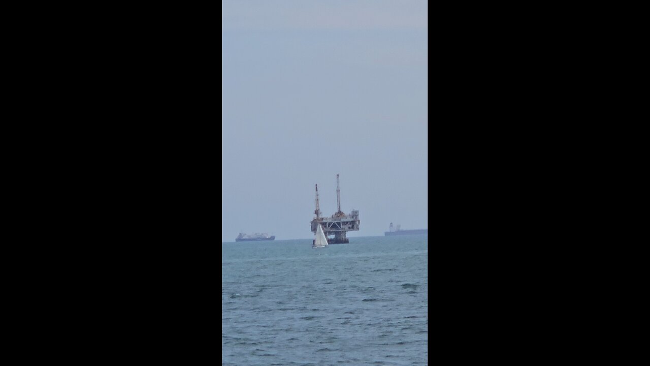 California oil 🛢️🪔 rig