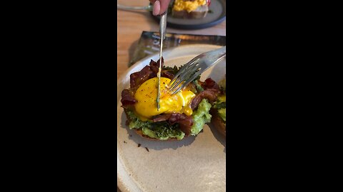 🥑🍳 Crispy Bacon Bliss on Avocado Toast Heaven! Who’s Drooling Yet? 😍